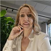 Profesora de estética para todos los niveles. También puedo impartir asignaturas de grado medio de peluquera